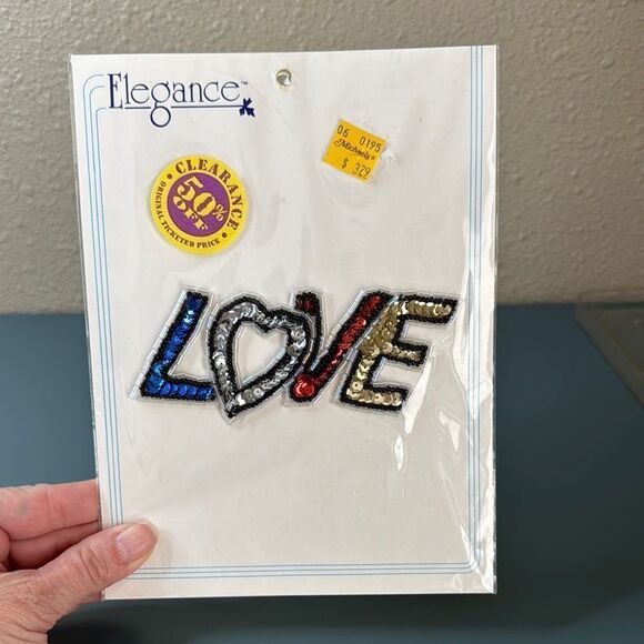 ELEGANCE Vintage LOVE Spellout Sequin Applique *NEW* - Picture 2 of 4